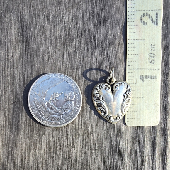 Vintage Victorian revival silver repousse scrollwork puffy heart pendant - Picture 5 of 16